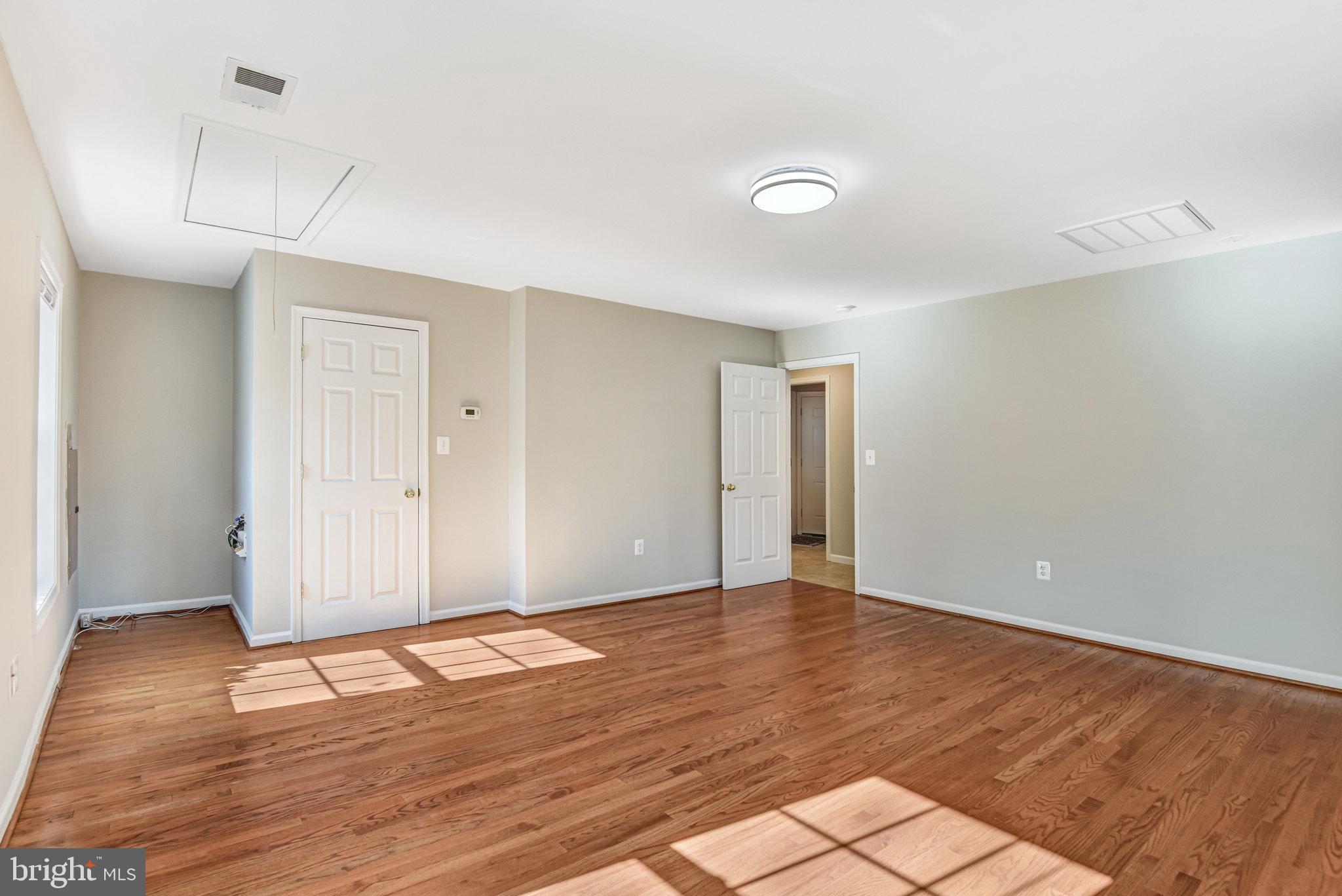 9720 Five Oaks Road Fairfax, VA 22031 - Photo 44 of 91 Main floor 3rd bedroom
