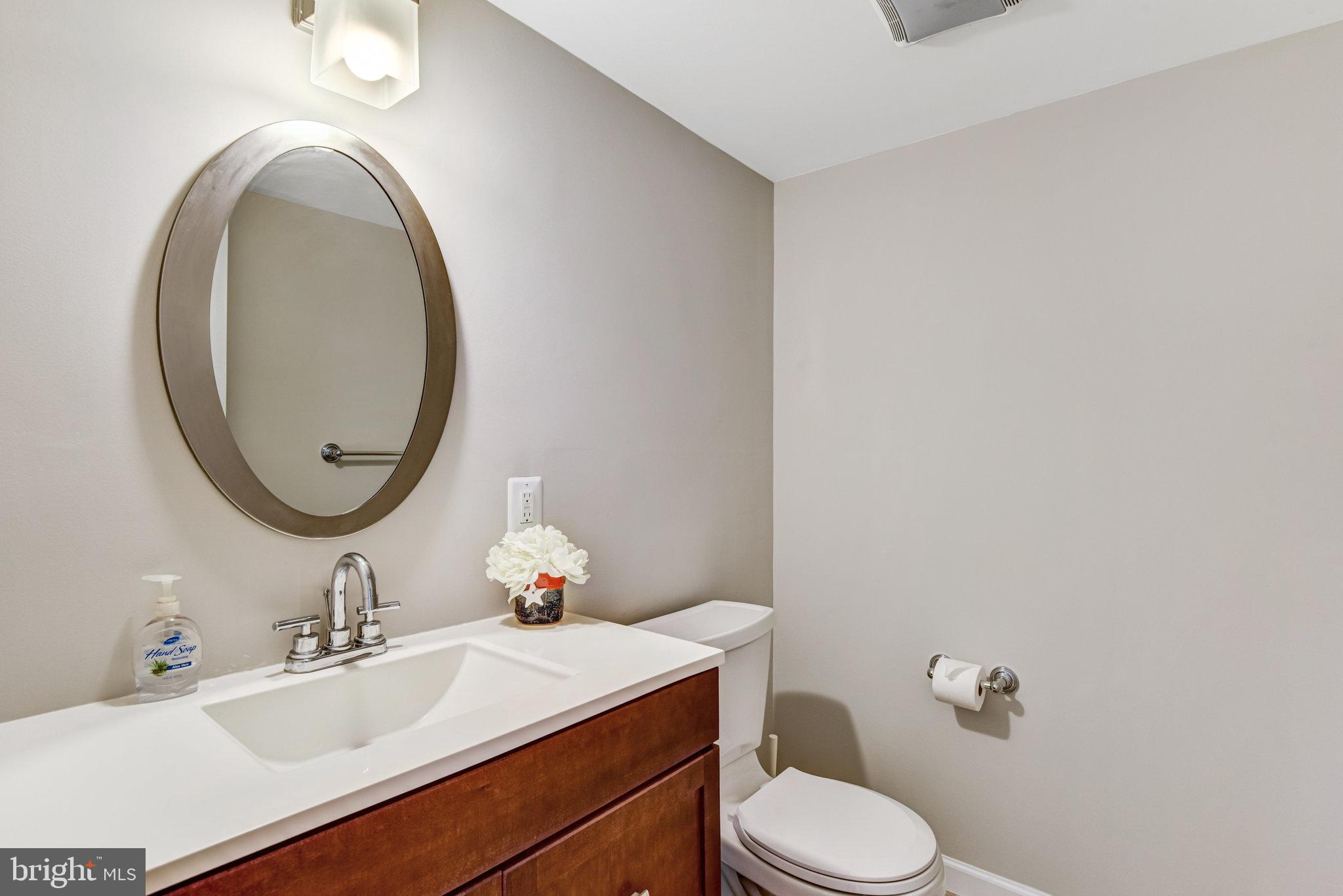 9720 Five Oaks Road Fairfax, VA 22031 - Photo 46 of 91 Main floor powder room