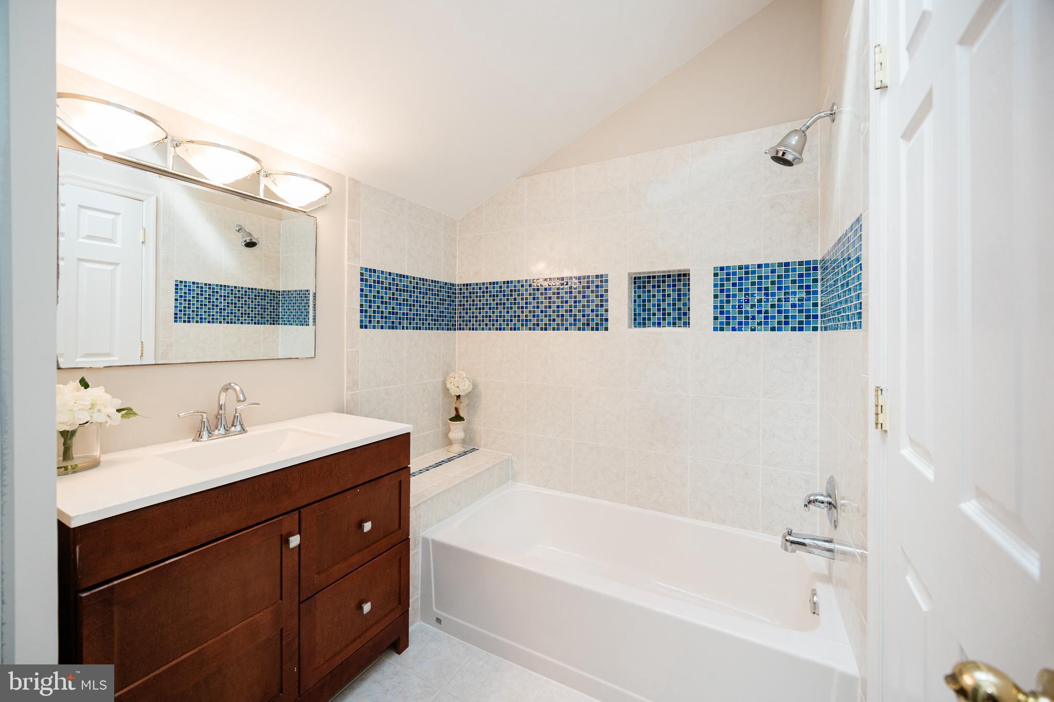 9720 Five Oaks Road Fairfax, VA 22031 - Photo 50 of 91 Upstair 4th bedroom bath