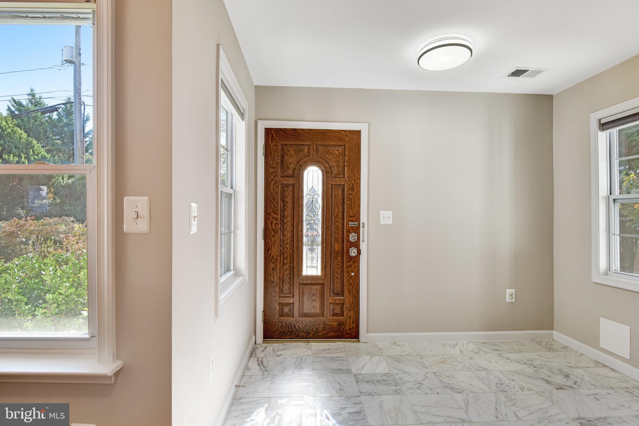 9720 Five Oaks Road Fairfax, VA 22031 - Photo 6 of 91 Welcoming Foyer