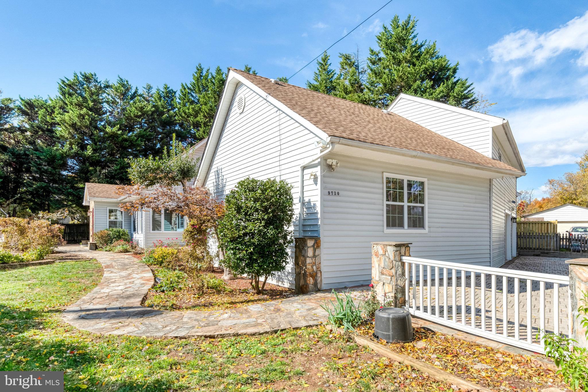 9720 Five Oaks Road Fairfax, VA 22031 - Photo 76 of 91 Professional landscaped yard