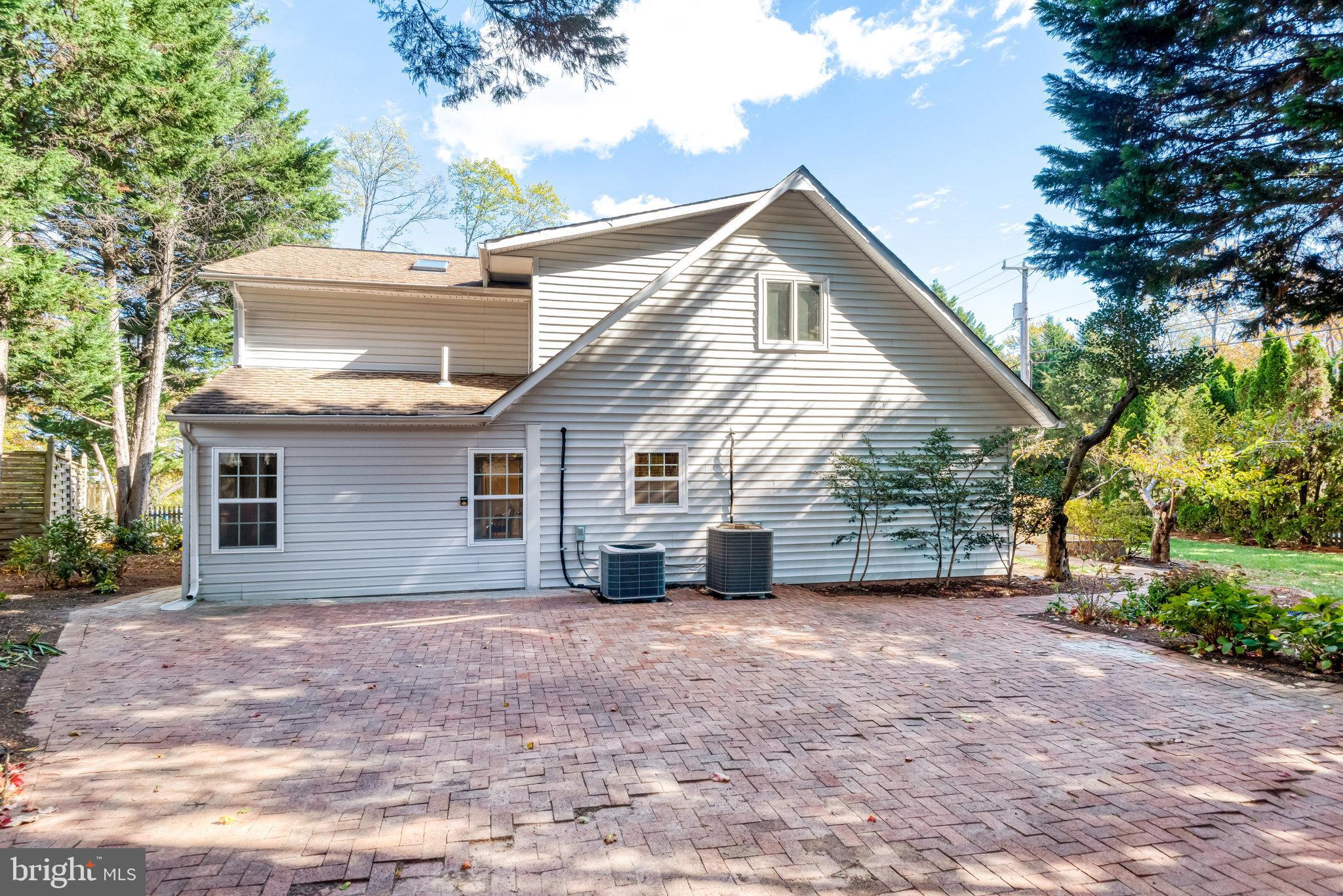 9720 Five Oaks Road Fairfax, VA 22031 - Photo 81 of 91 a view of a house with a yard and large tree
