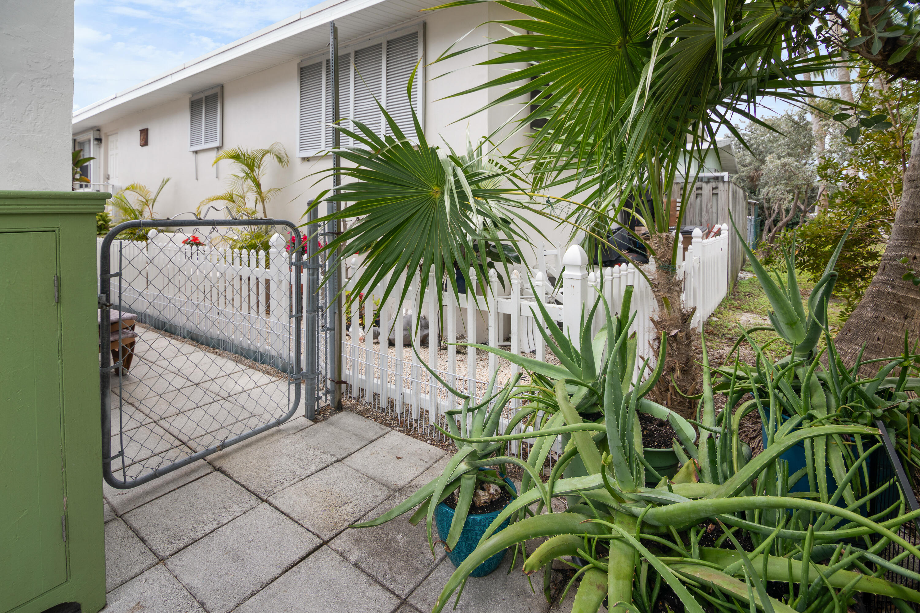10 Clara Boulevard Marathon, FL 33051 - Photo 29 of 39 a view of entryway with backyard