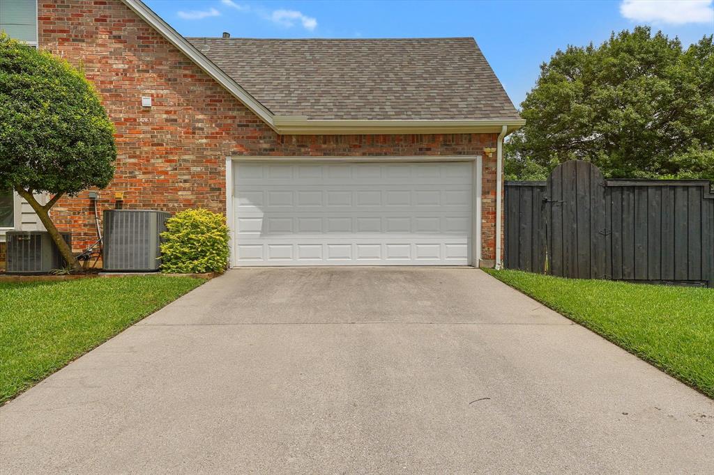 525 Springhill Drive Hurst, TX 76054 - Photo 4 of 40
