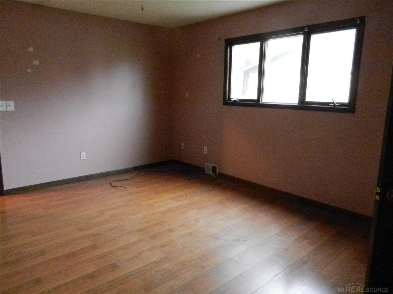 11367 Common Road Warren, MI 48093 - Photo 19 of 44 31364535-18.JPG