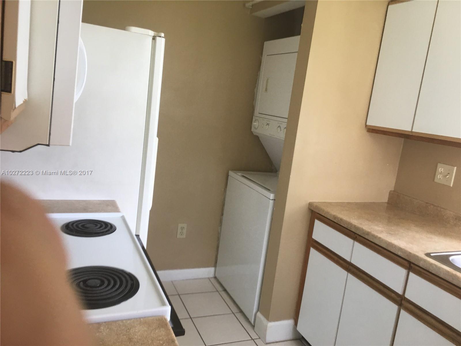 1071 Adams Avenue, Unit 1071F Homestead, FL 33034 - Photo 4 of 18 a bathroom with a sink and a mirror