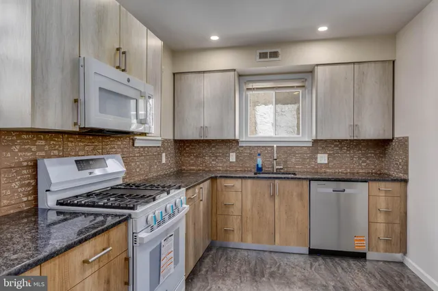 $2,500 | 2453 Eldon Avenue, Drexel Hill, PA 19026