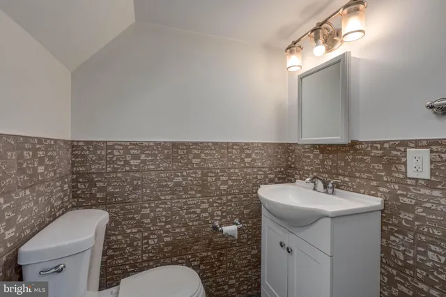 $2,500 | 2453 Eldon Avenue, Drexel Hill, PA 19026