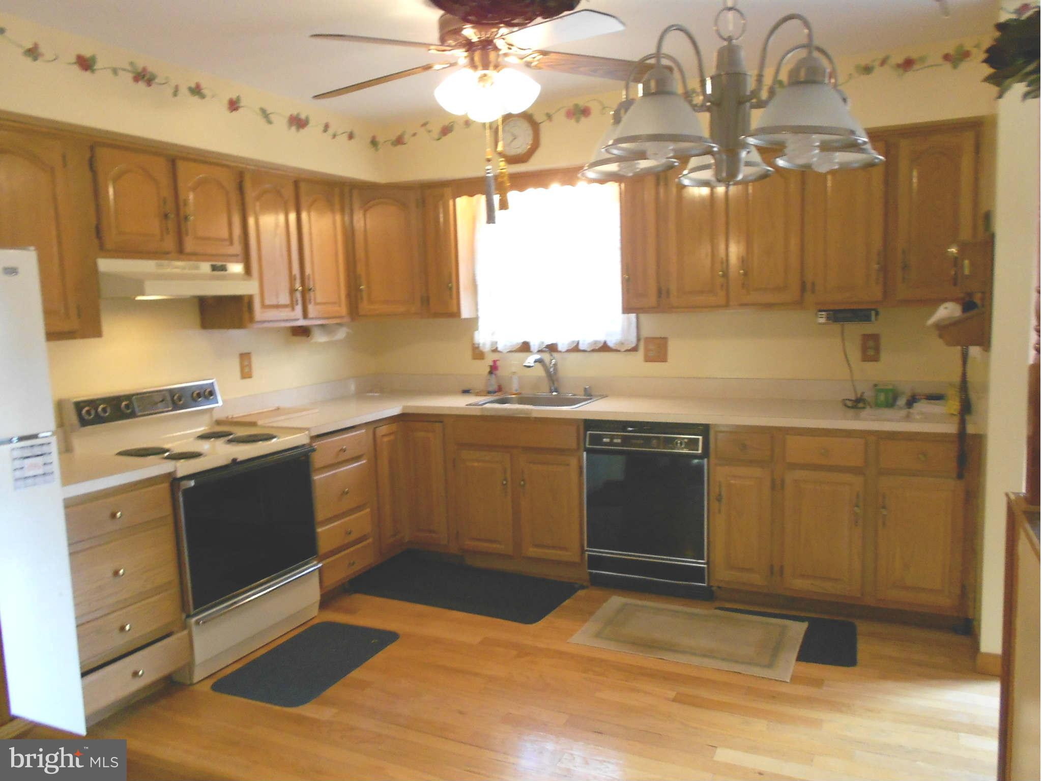 4314 Utz Road Hampstead, MD 21074 - Photo 7 of 19 Kitchen