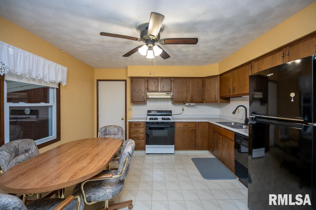 306 Sangamon Road Marquette Heights, IL 61554 - Photo 16 of 36