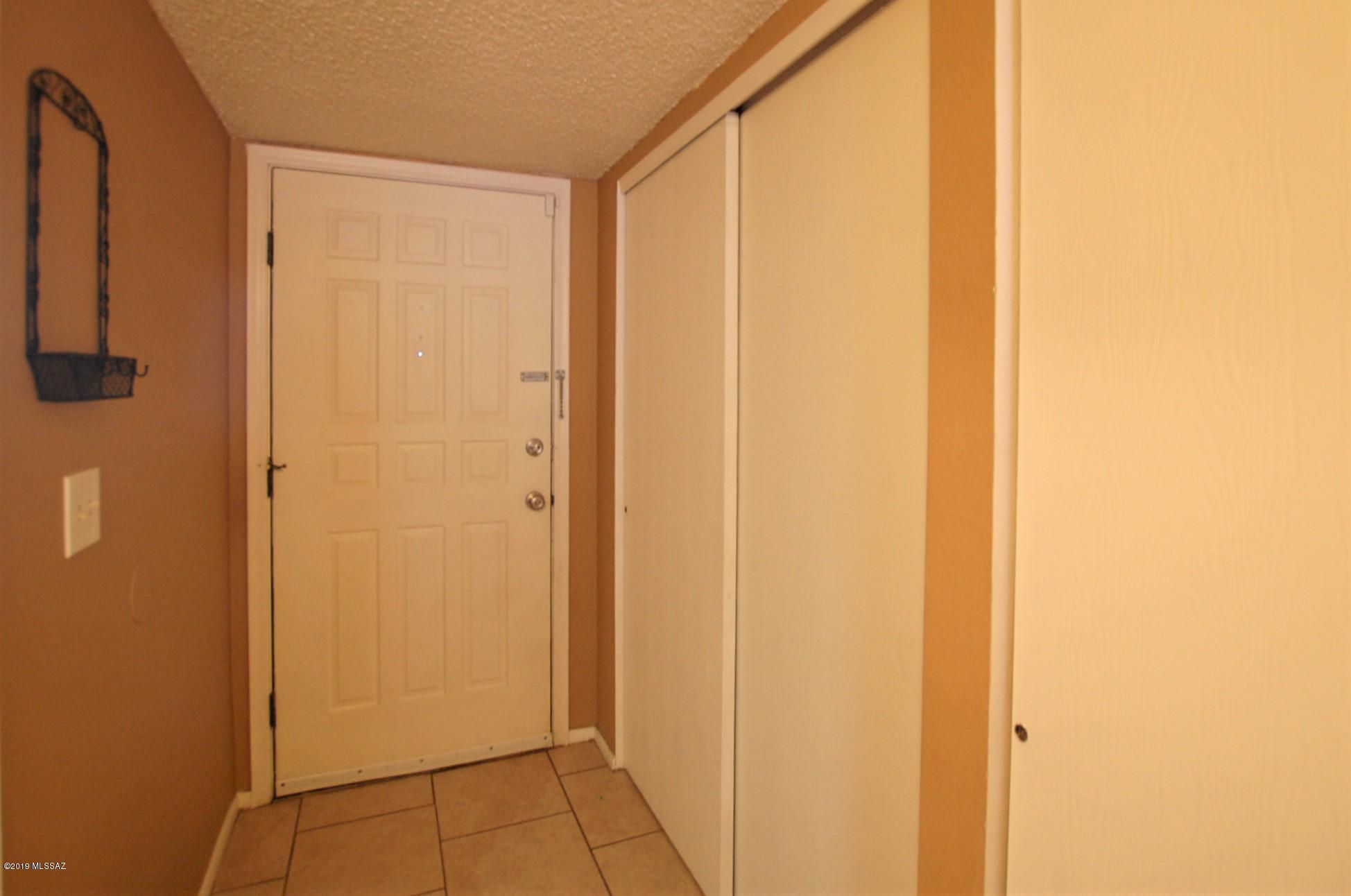 924 South Pantano Road Tucson, AZ 85710 - Photo 4 of 25 Gallery Image 4