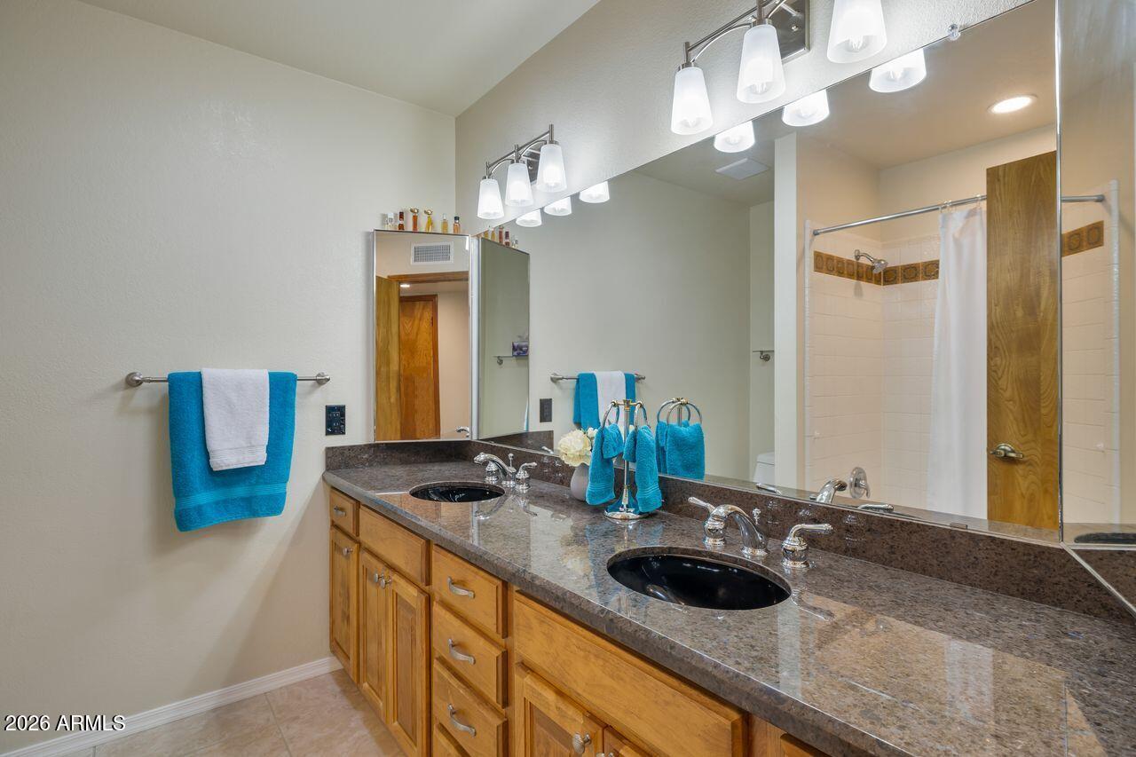 7618 West John Cabot Road Glendale, AZ 85308 - Photo 20 of 43 Full Secondayr bathroom
