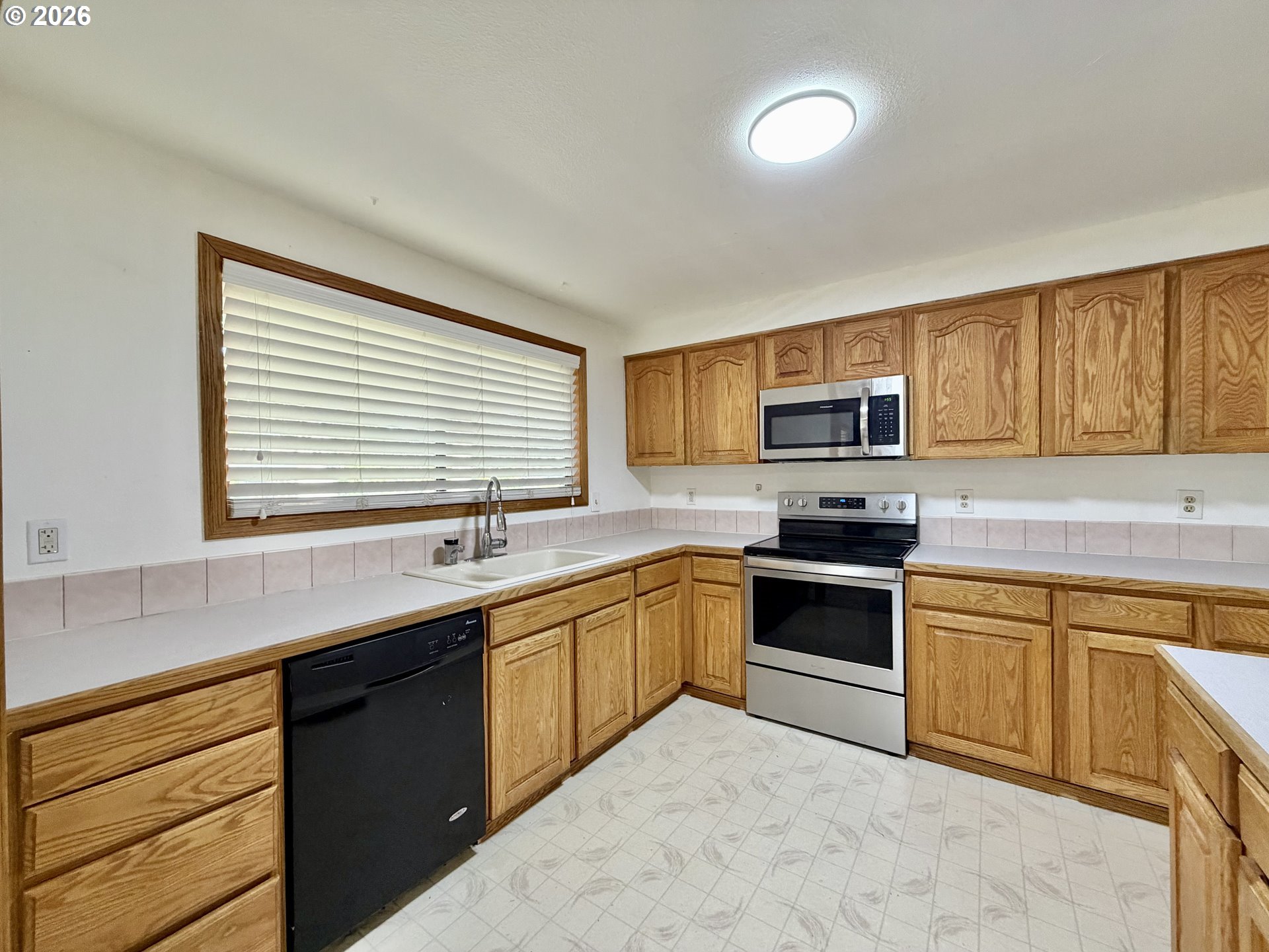 2715 Southwest 31st Street Gresham, OR 97080 - Photo 10 of 35