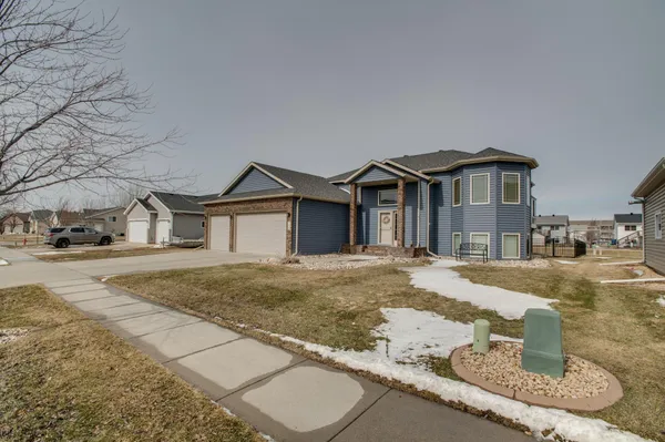 $425,000 | 1610 42nd Avenue South, Moorhead, MN 56560