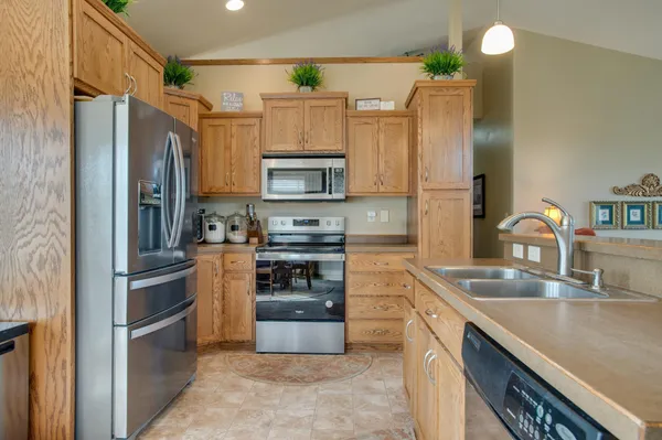 $425,000 | 1610 42nd Avenue South, Moorhead, MN 56560