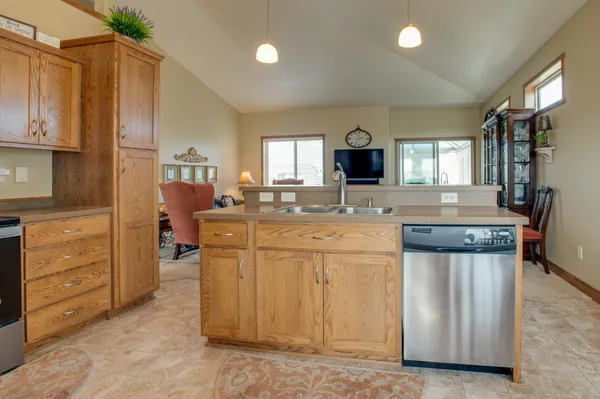 $425,000 | 1610 42nd Avenue South, Moorhead, MN 56560