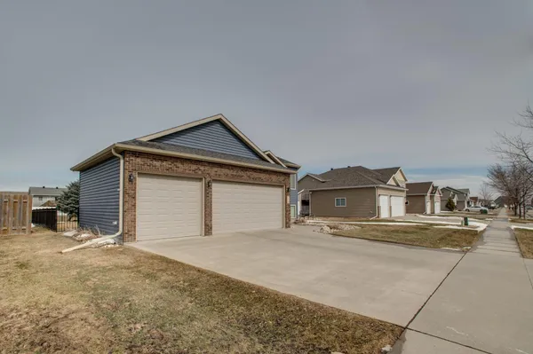 $425,000 | 1610 42nd Avenue South, Moorhead, MN 56560