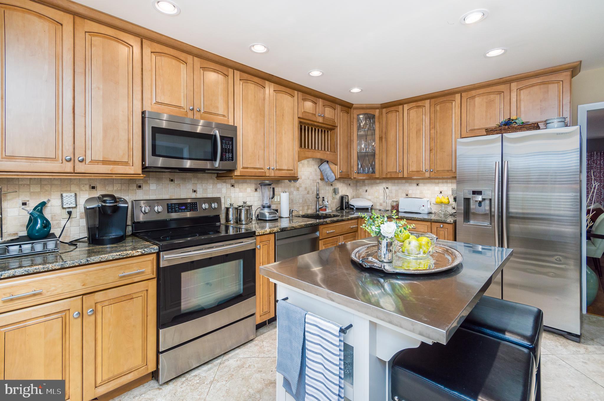 11610 Newbridge Court Reston, VA 20191 - Photo 5 of 21 New SS appliances & new island