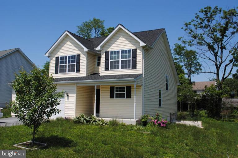 440 Ford Circle Inwood, WV 25428 - Photo 1 of 8 a front view of a house with a yard