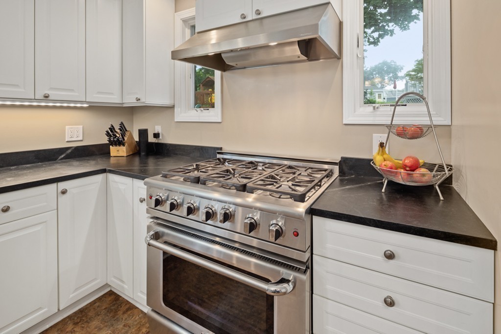 20 Cochato Road Braintree, MA 02184 - Photo 4 of 24 Gallery Image 4