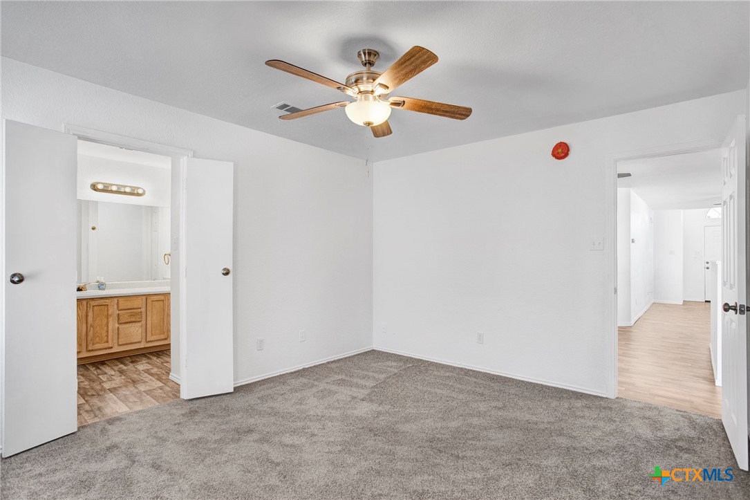 2010 Wright Way Killeen, TX 76543 - Photo 20 of 27 a view of a livingroom with a ceiling fan