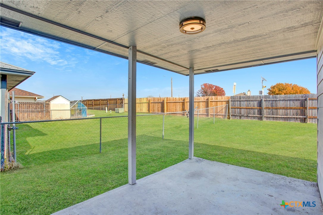 2010 Wright Way Killeen, TX 76543 - Photo 23 of 27 a view of a back yard