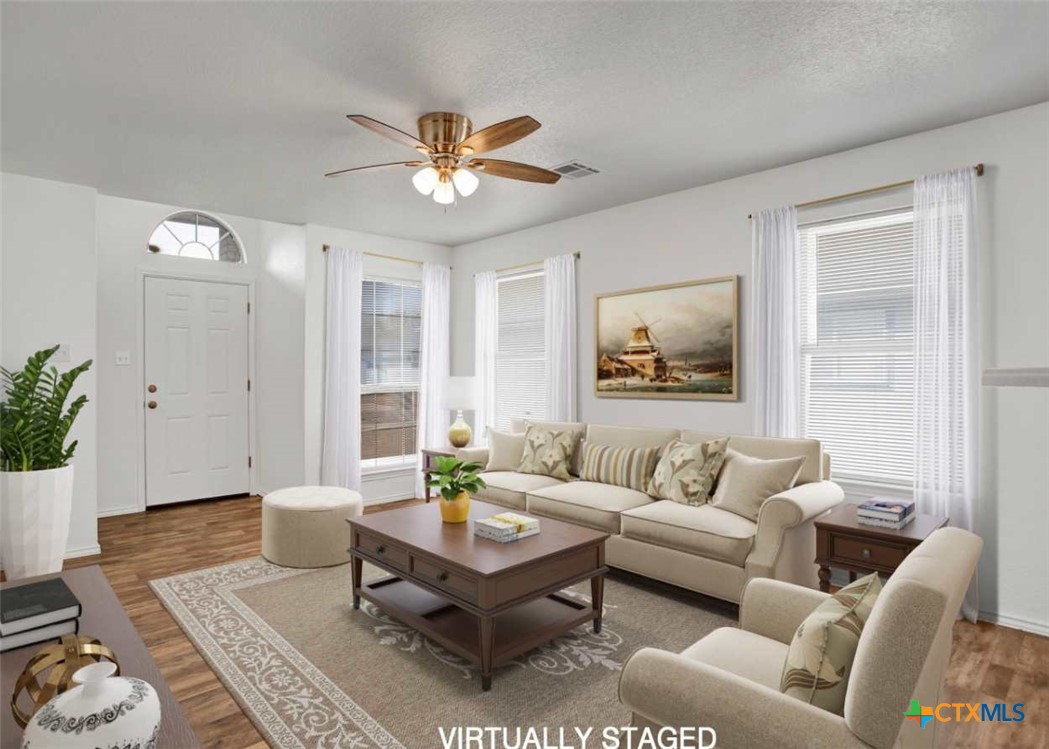 2010 Wright Way Killeen, TX 76543 - Photo 3 of 27 a living room with furniture