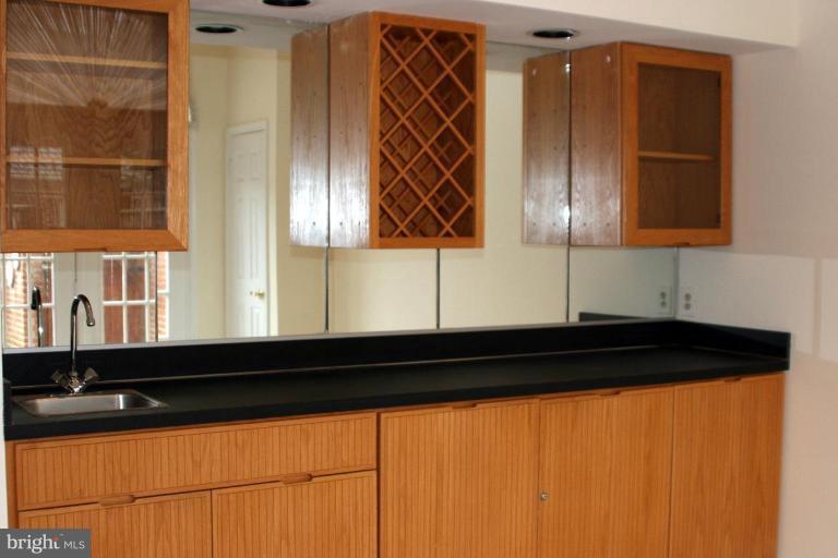 8014 Quarry Ridge Way Bethesda, MD 20817 - Photo 15 of 15 Wet Bar
