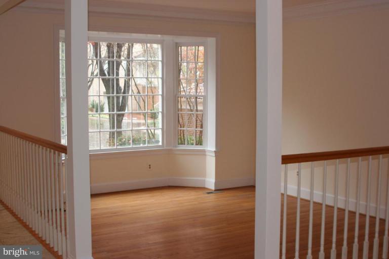 8014 Quarry Ridge Way Bethesda, MD 20817 - Photo 3 of 15 Living Room