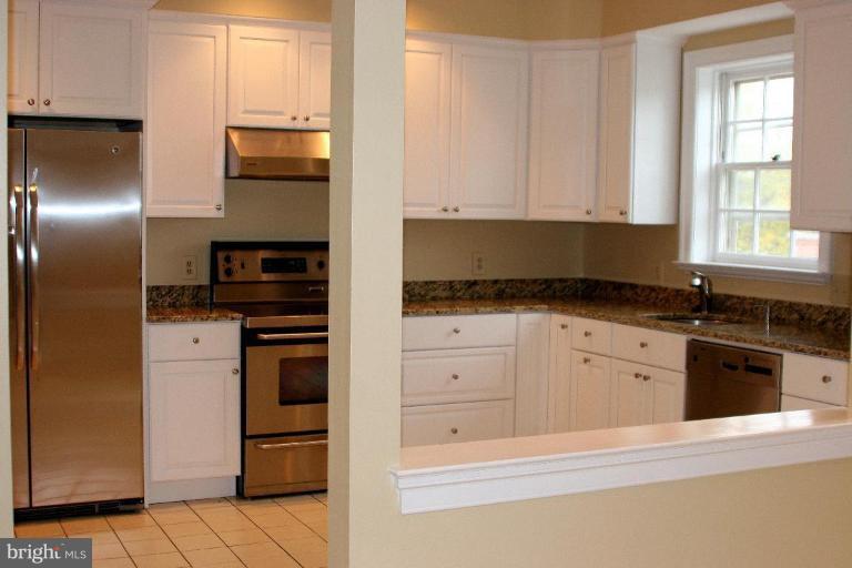 8014 Quarry Ridge Way Bethesda, MD 20817 - Photo 5 of 15 Kitchen