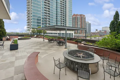 $289,500 | 1600 South Prairie Avenue, Unit 705, Chicago, IL 60616