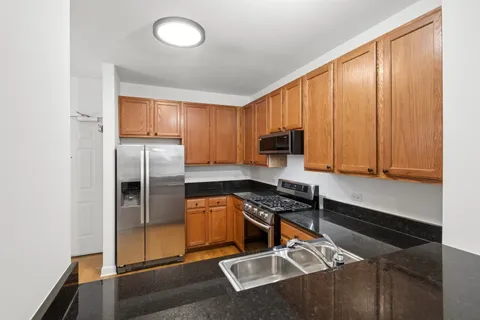 $289,500 | 1600 South Prairie Avenue, Unit 705, Chicago, IL 60616