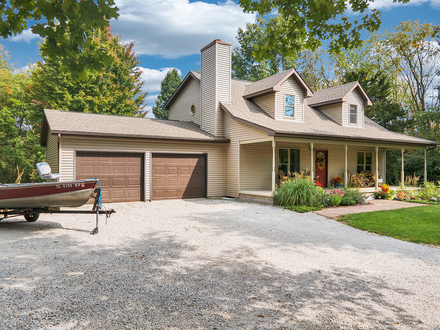 804 Kickapoo Drive Danvers, IL 61732 - Photo 20 of 33 a front view of a house with garden and parking