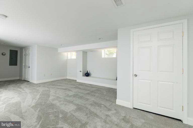 3934 Rexmere Road Baltimore, MD 21218 - Photo 15 of 29 Family Room