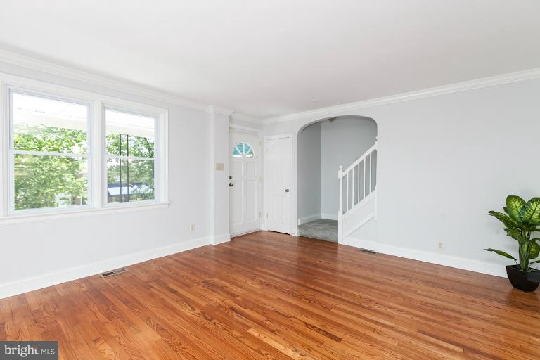 3934 Rexmere Road Baltimore, MD 21218 - Photo 22 of 29 Living Room