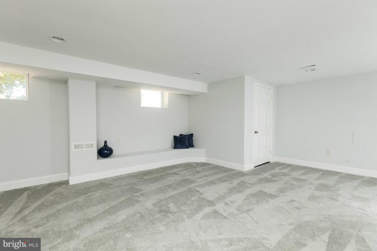 3934 Rexmere Road Baltimore, MD 21218 - Photo 10 of 29 Family Room