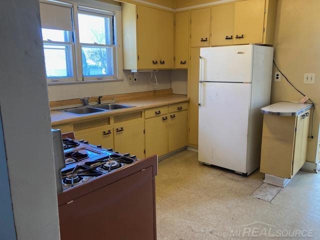 8442 Central Street Center Line, MI 48015 - Photo 13 of 19