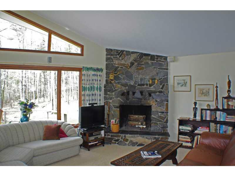 405 Gurnet Road Brunswick, ME 04011 - Photo 14 of 33 Living Room.