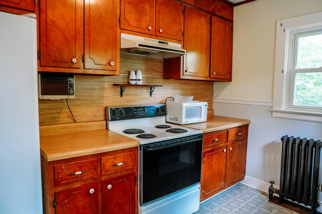 407 Ridgewood Road Bassett, VA 24055 - Photo 5 of 51 DSC02196