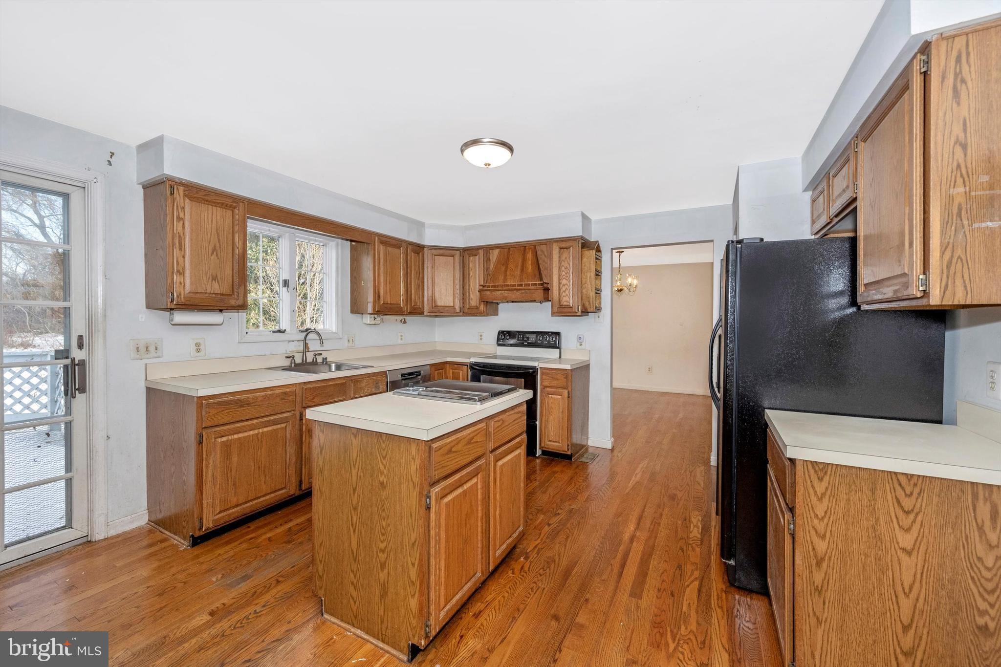 107 Fairview Avenue Frederick, MD 21701 - Photo 13 of 53 Kitchen with island