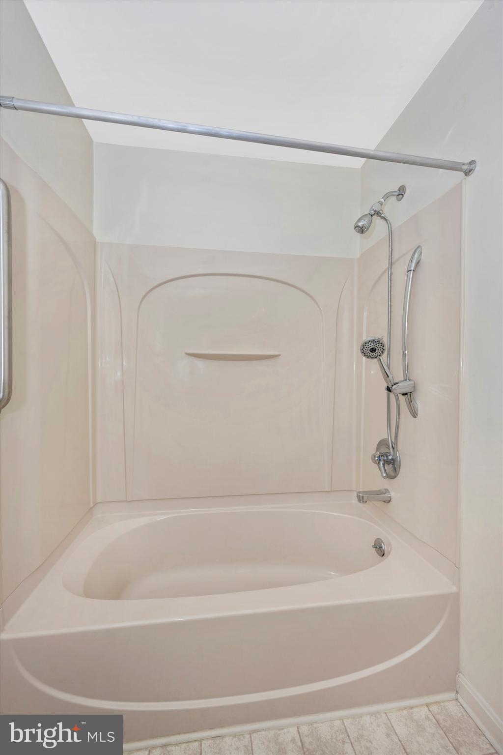 107 Fairview Avenue Frederick, MD 21701 - Photo 34 of 53 Owner's bath