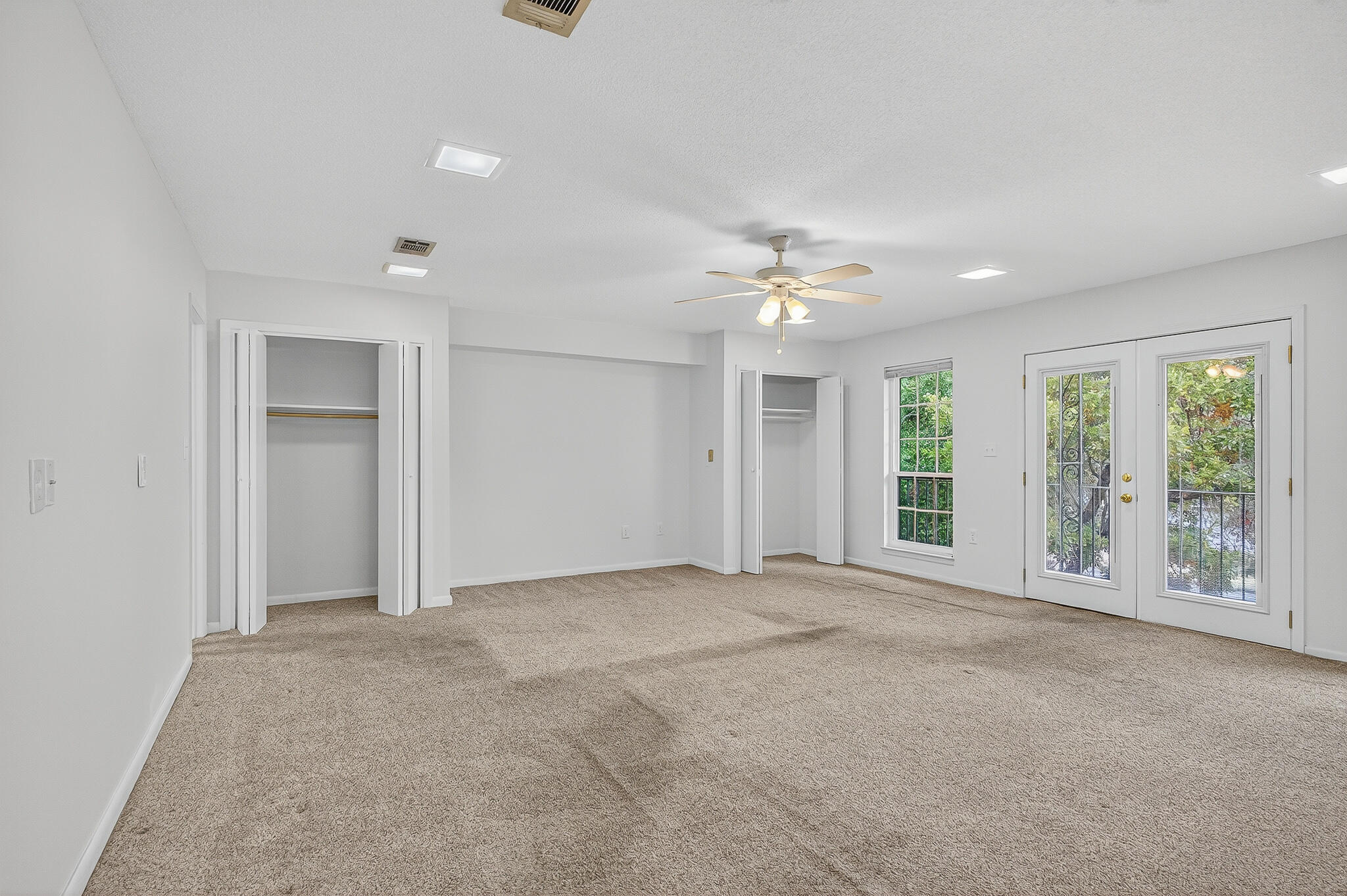 96 Yacht Club Drive, Unit 1 Fort Walton Beach, FL 32548 - Photo 28 of 43 an empty room with windows and chandelier fan
