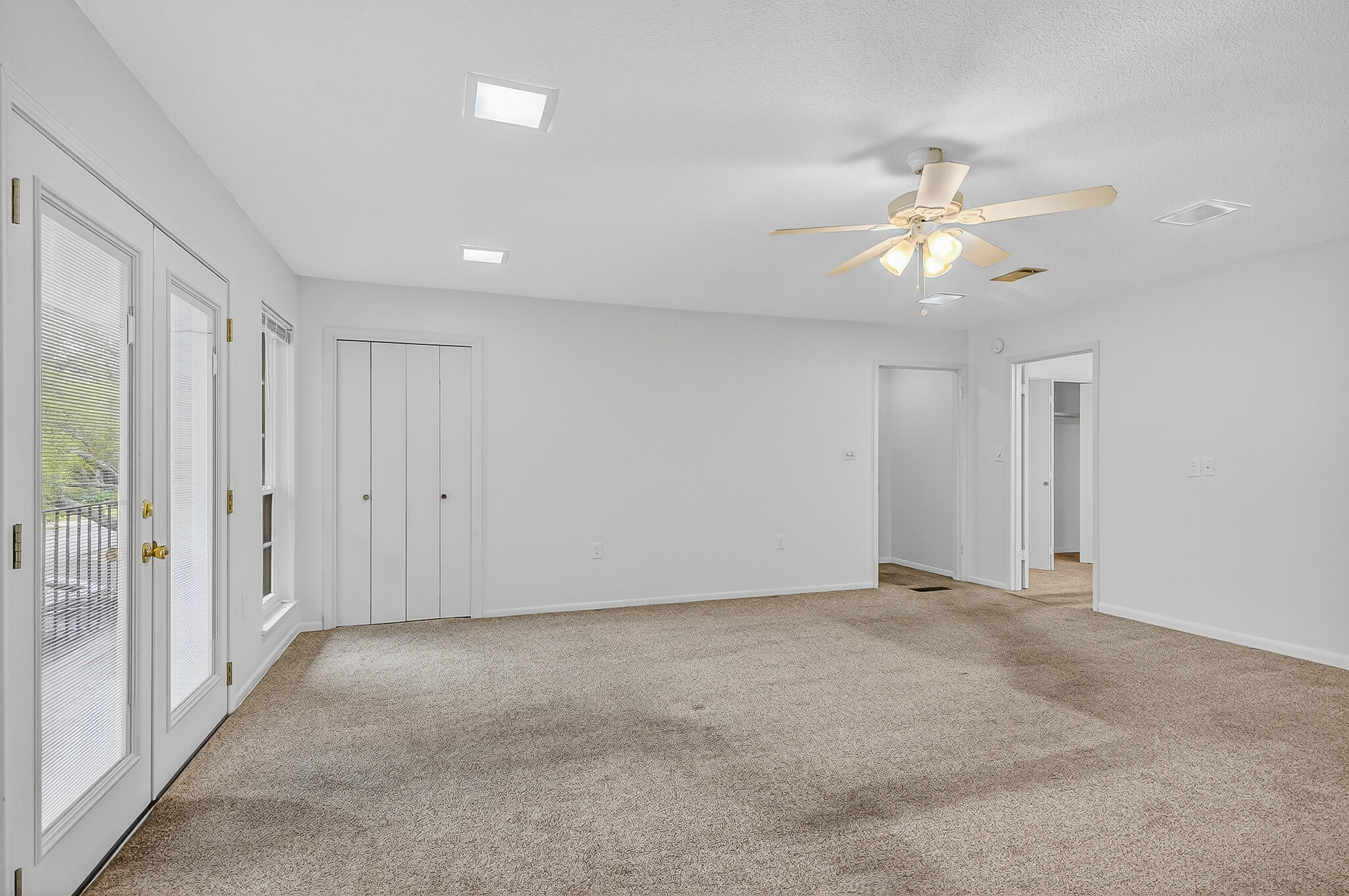 96 Yacht Club Drive, Unit 1 Fort Walton Beach, FL 32548 - Photo 31 of 43 an empty room with fan and a ceiling fan