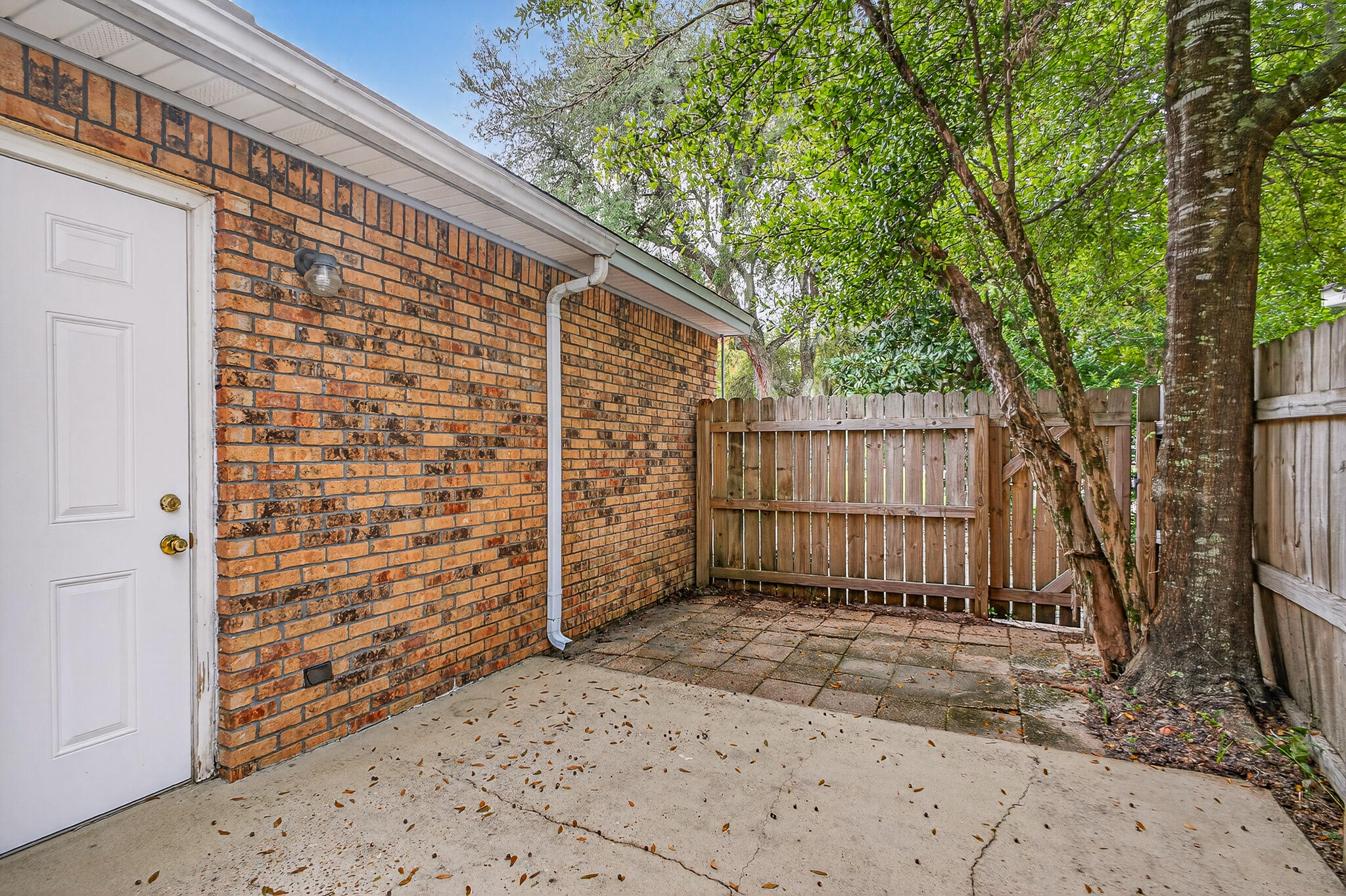 96 Yacht Club Drive, Unit 1 Fort Walton Beach, FL 32548 - Photo 40 of 43 a view of outdoor space and yard