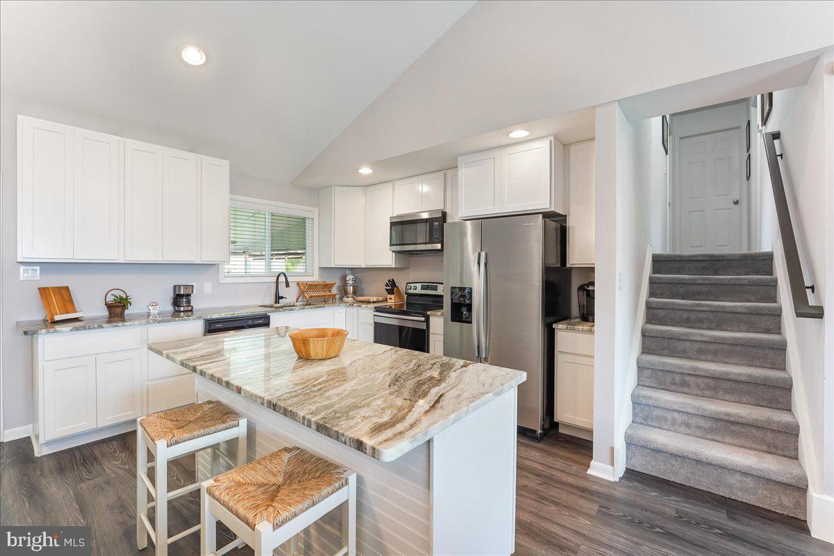 14 Burns Road Claymont, DE 19703 - Photo 14 of 43 Kitchen island seats 2
