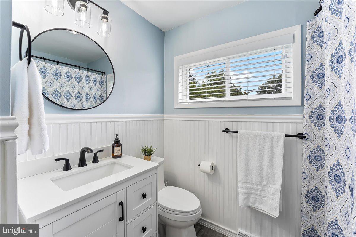 14 Burns Road Claymont, DE 19703 - Photo 28 of 43 Upper level full bathroom with updated vanity.