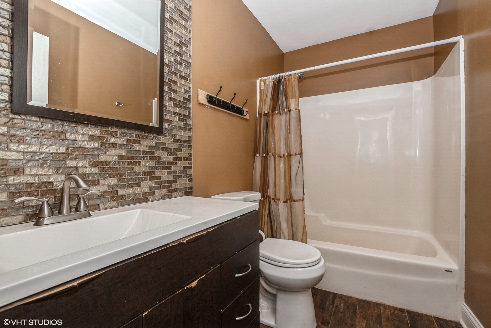 320 Danielle Road Matteson, IL 60443 - Photo 15 of 25 a bathroom with a sink a toilet and shower
