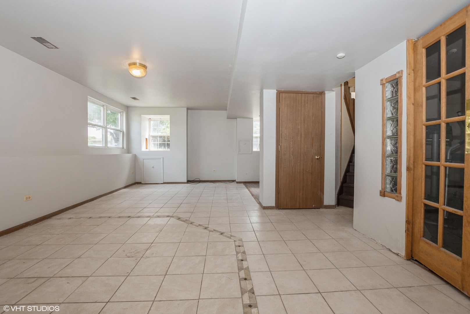 320 Danielle Road Matteson, IL 60443 - Photo 16 of 25 an empty room & windows in a room
