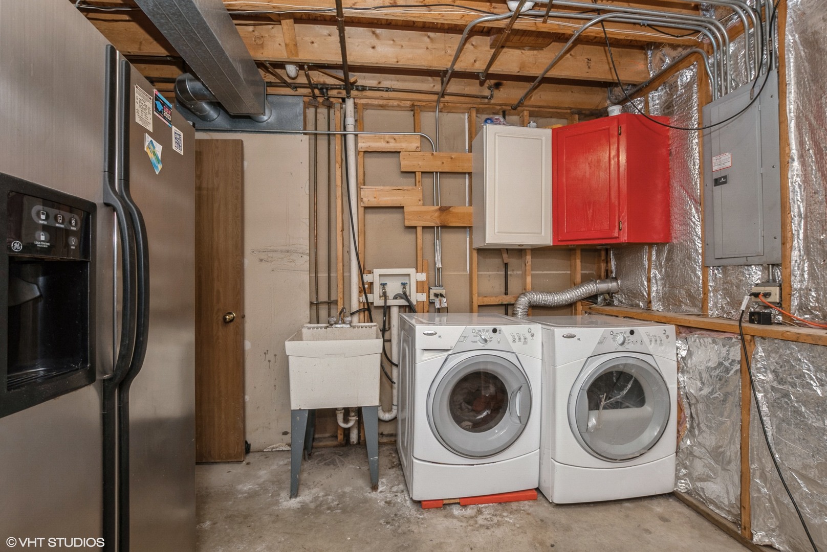 320 Danielle Road Matteson, IL 60443 - Photo 22 of 25 a utility room with dryer and washer
