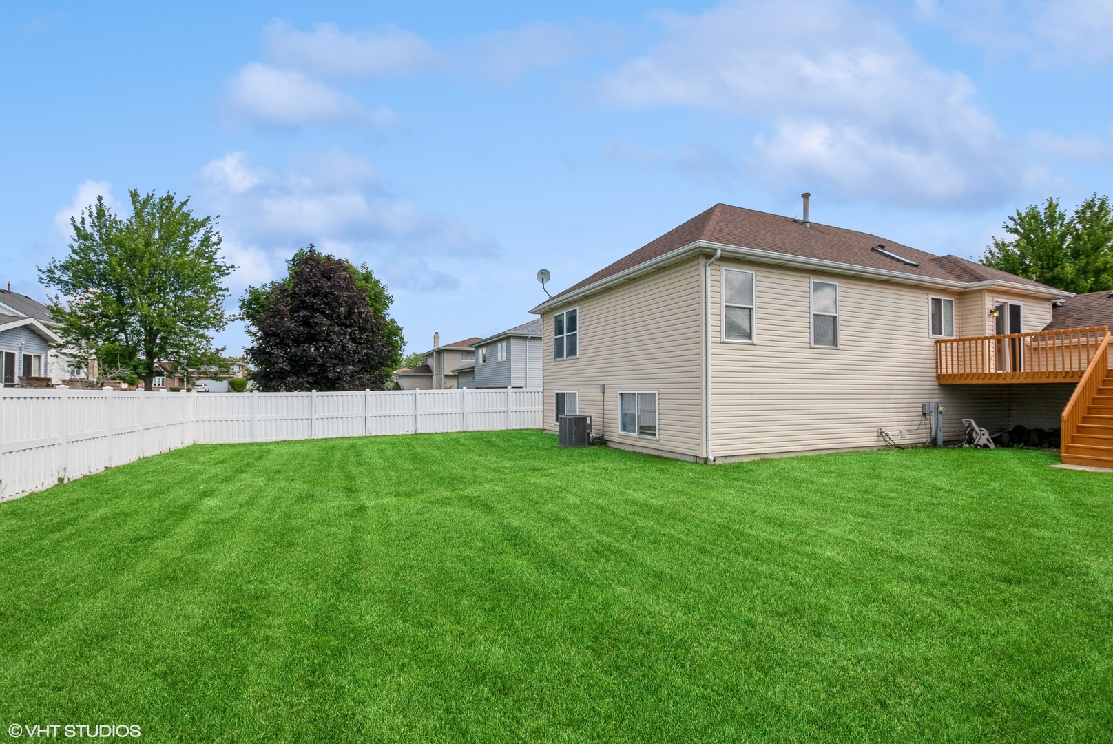 320 Danielle Road Matteson, IL 60443 - Photo 24 of 25 a view of a backyard with plants and palm trees